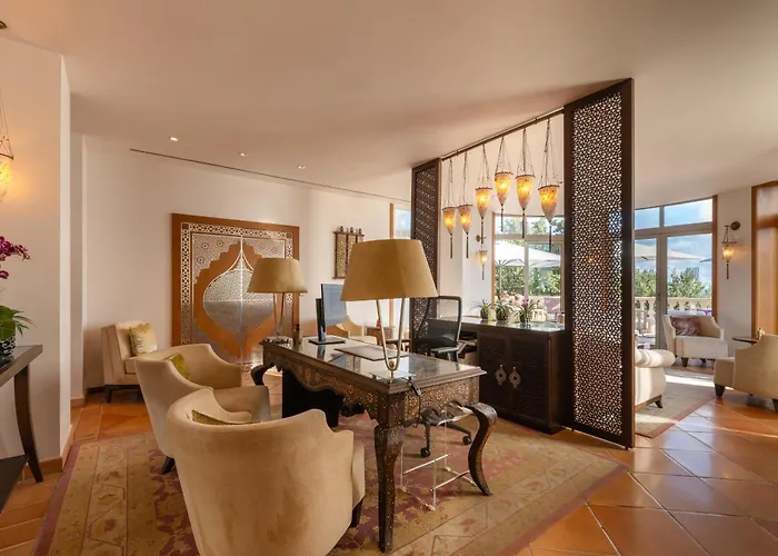Tiara Miramar فندق 5*