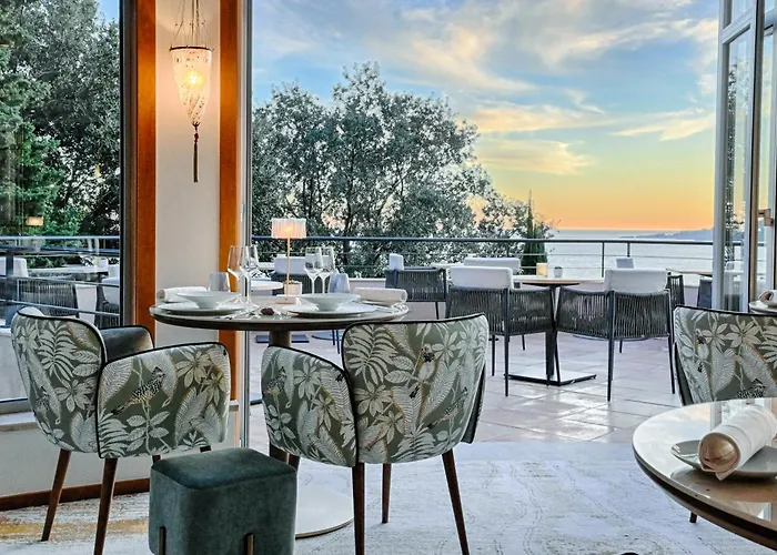 Tiara Miramar فندق 5*
