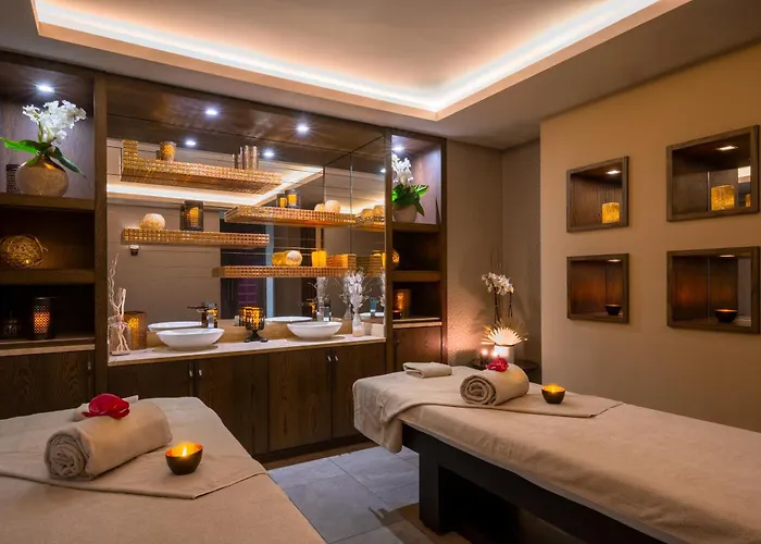 فندق Tiara Miramar 5*